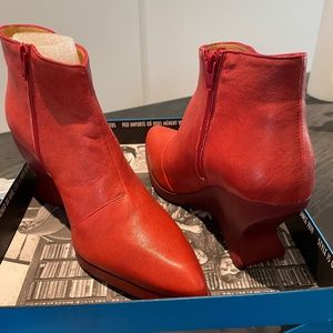 John Fluevog - ISSHOES ZIPPER ANKLE BOOT Sz10